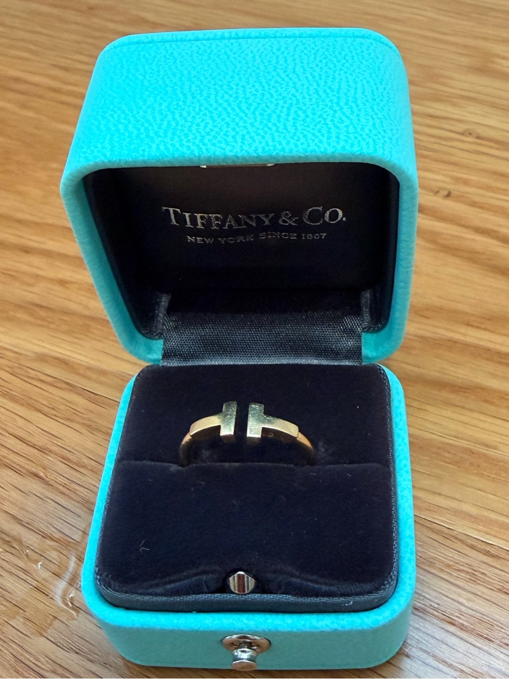 Tiffany & Co. Gold T Wire Ring with Signature Blue Case Size 6